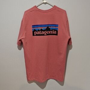 Patagonia Shirt XL Women's Salmon Pink Short Sleeve